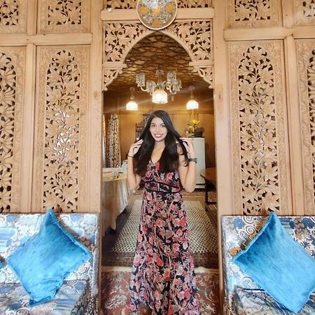 Hotel Exotic Young Shreen Houseboat Srīnagar Exterior foto