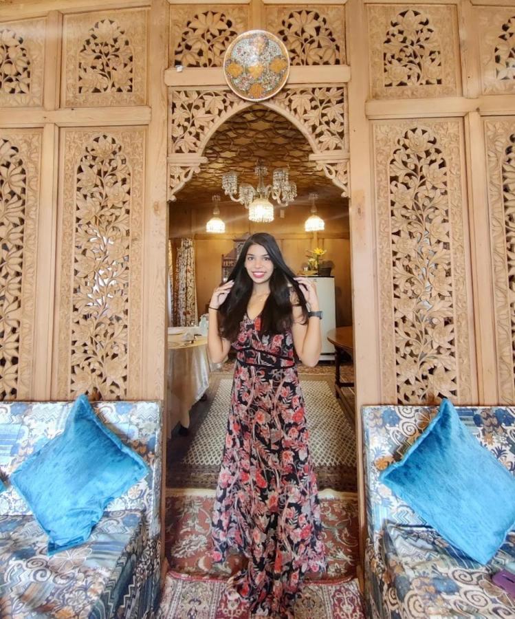 Hotel Exotic Young Shreen Houseboat Srīnagar Exterior foto