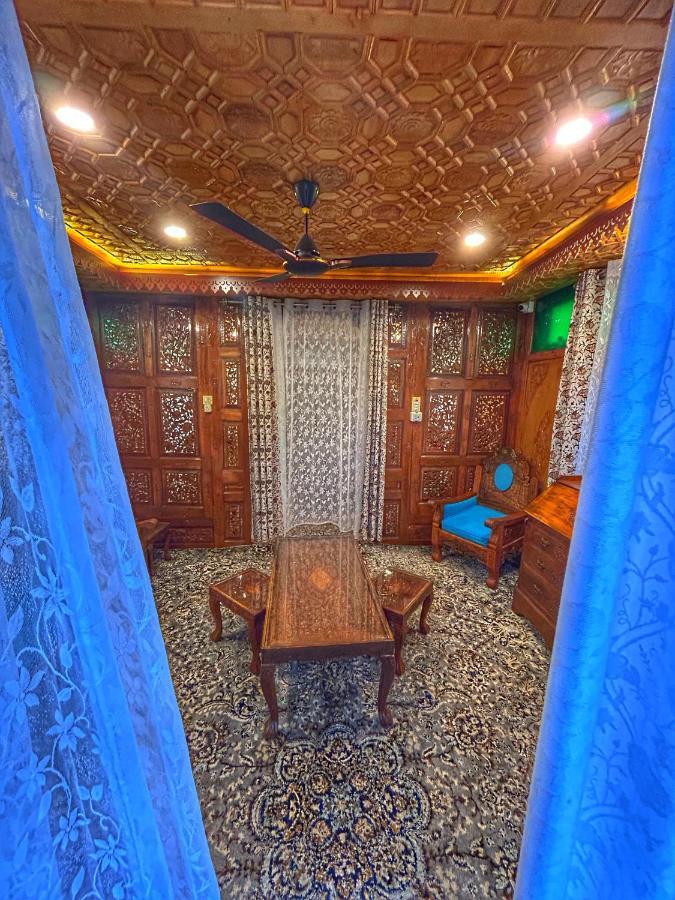 Hotel Exotic Young Shreen Houseboat Srīnagar Exterior foto