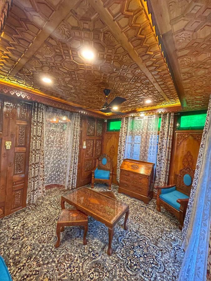 Hotel Exotic Young Shreen Houseboat Srīnagar Exterior foto