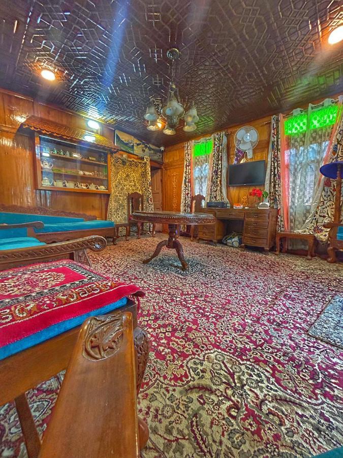 Hotel Exotic Young Shreen Houseboat Srīnagar Exterior foto