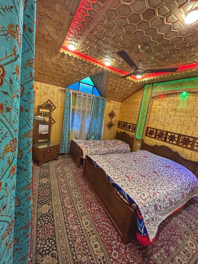 Hotel Exotic Young Shreen Houseboat Srīnagar Exterior foto